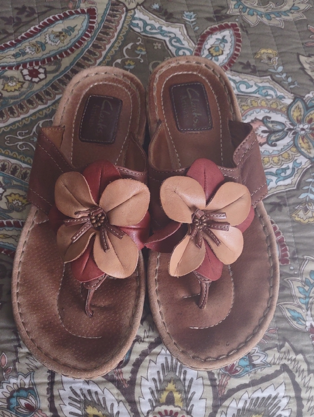 Clark's Artisan Leather Flower Thong Sandals Size 8 Brown